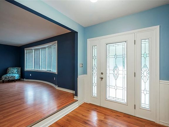 5th image of 387 Belmont Ct E