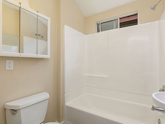 4th image of 549-567 S 17th St #549