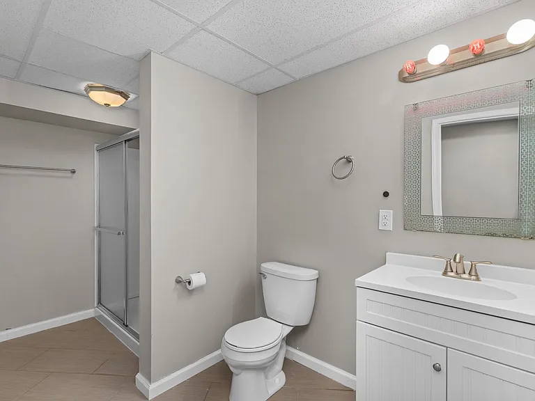 6593 Buckingham Palace Dr — Photo 28