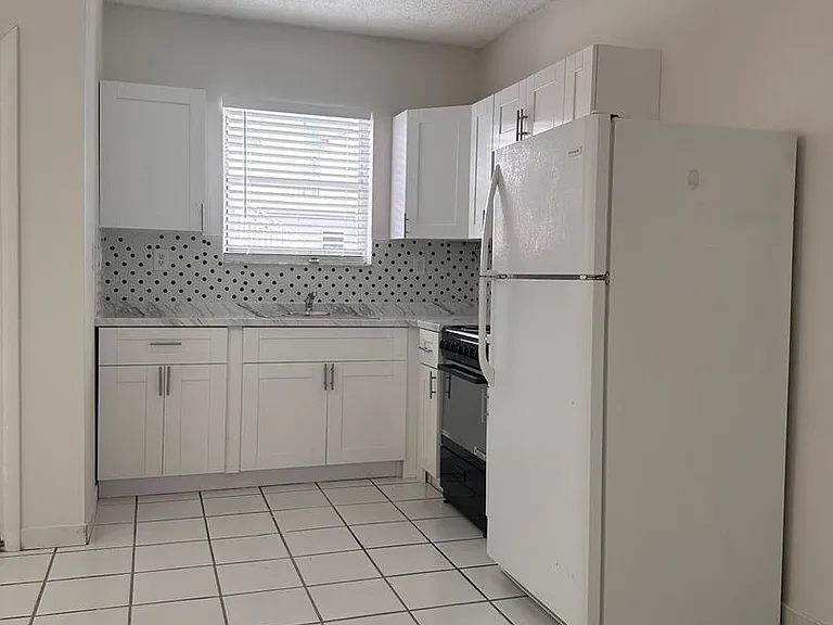 Kina Hialeah Apartments — Photo 23