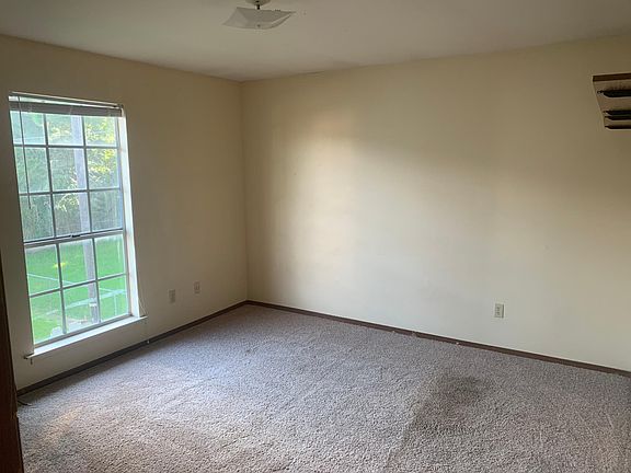 4th image of 104 Vieux Orleans Cir #C