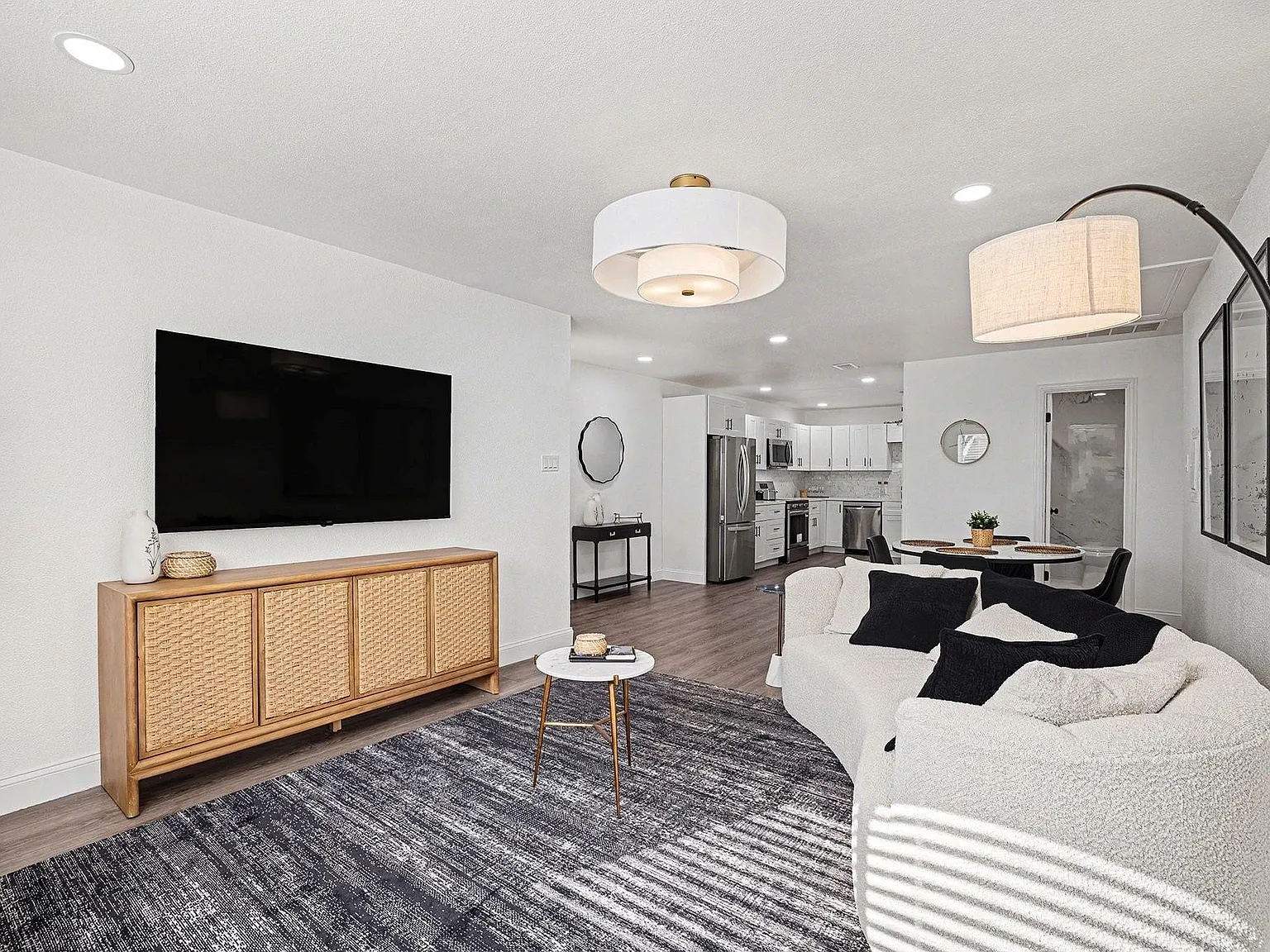2 bed, 1063 sqft, $1,750 — Photo 1