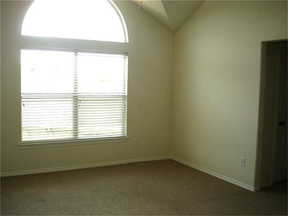 5th image of 1020 Jefferson St