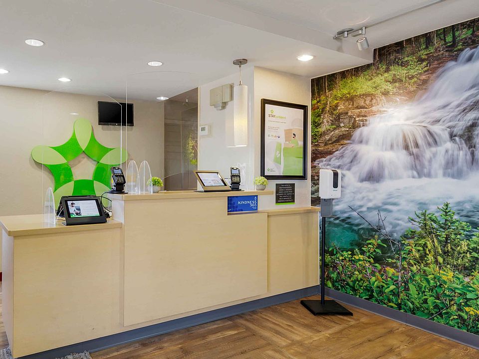 Lobby and Guest Check-in