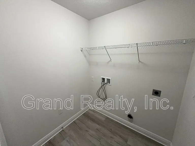 5004 Hamilton Crossing Blvd — Photo 22