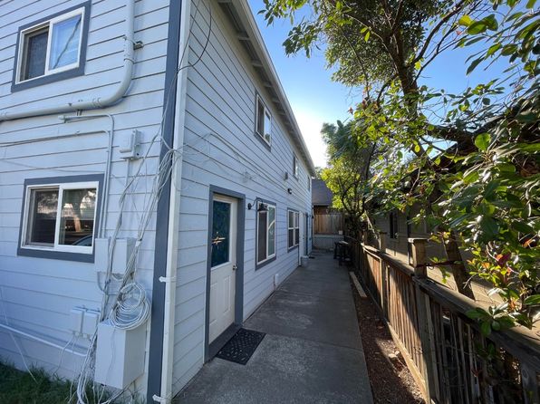 36 Dewey St #2