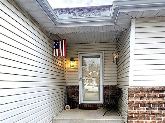 2nd image of 1006 Abby Ln