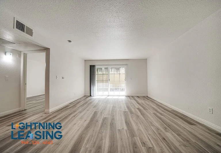 2850 Riverside Dr #3-207 — Photo 7