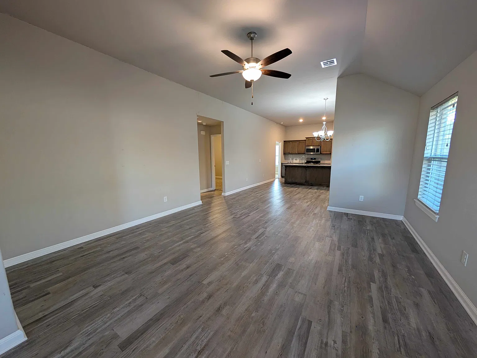 3 bed, 1350 sqft, $1,700 — Photo 2