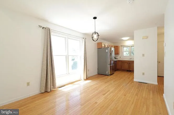 122 Washington Pl — Photo 2