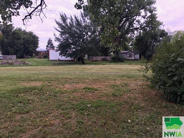 1st image of 104 S Nichols Ave