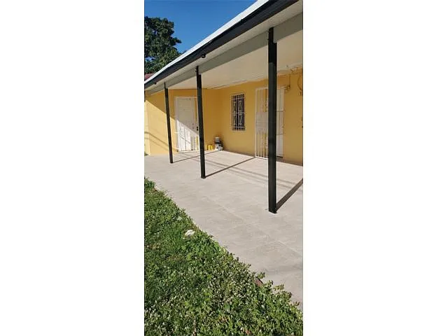 Building Photo - 930 NE 160th St