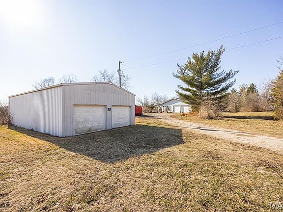 3rd image of 3040 Court Rd