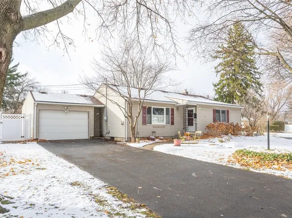 31 Ridge Port Dr, Rochester, NY 14617