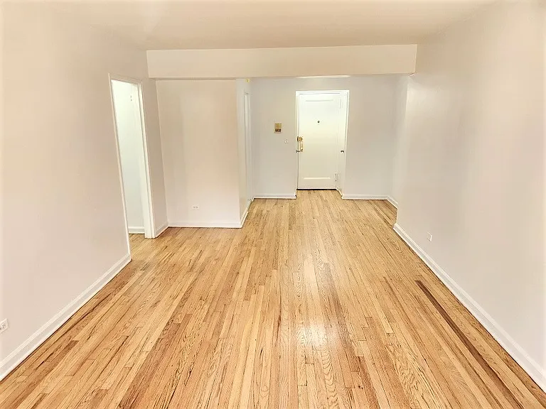 2102 Holland Ave #1D — Photo 3
