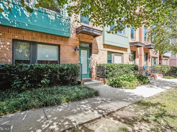 2942 Penny Ln, Fairfax, VA 22031