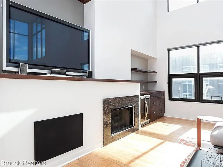 100 N Center St — Photo 3