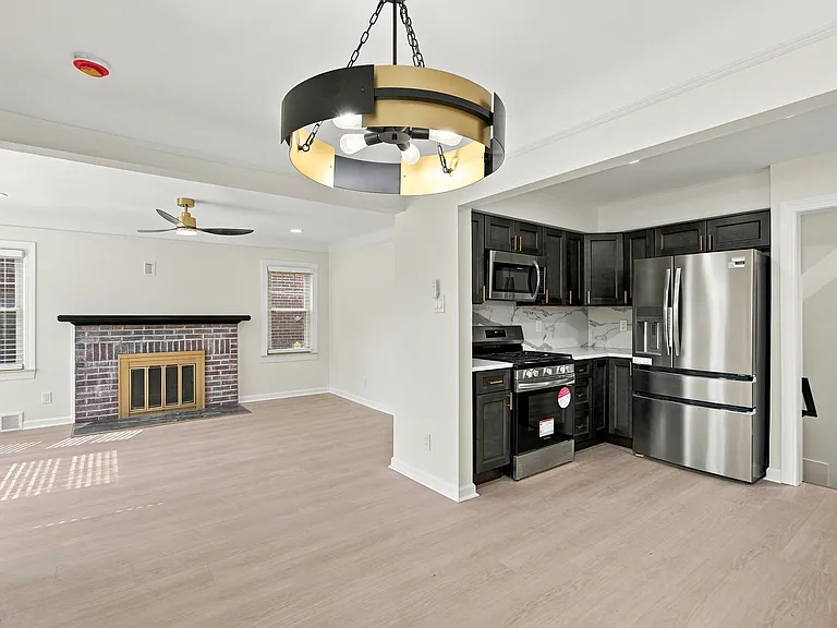 427 N Waverly St — Photo 27