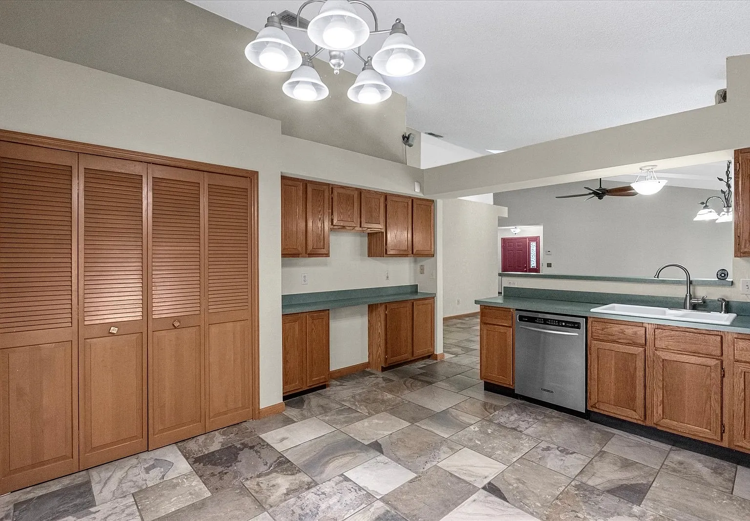 3 bed, 1632 sqft, $2,999 — Photo 4