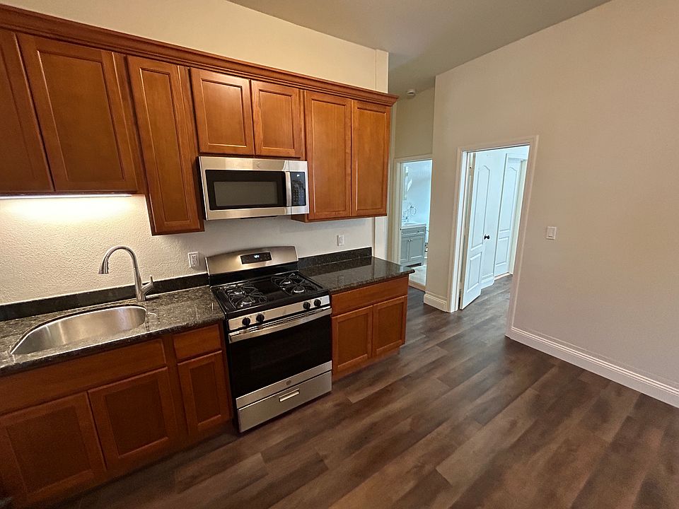 1st image of 1536 Flora St