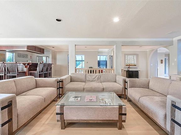 4th image of 2975 Marine Dr