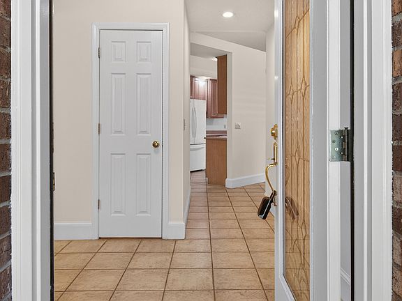 2nd image of 1667 Pondside Dr