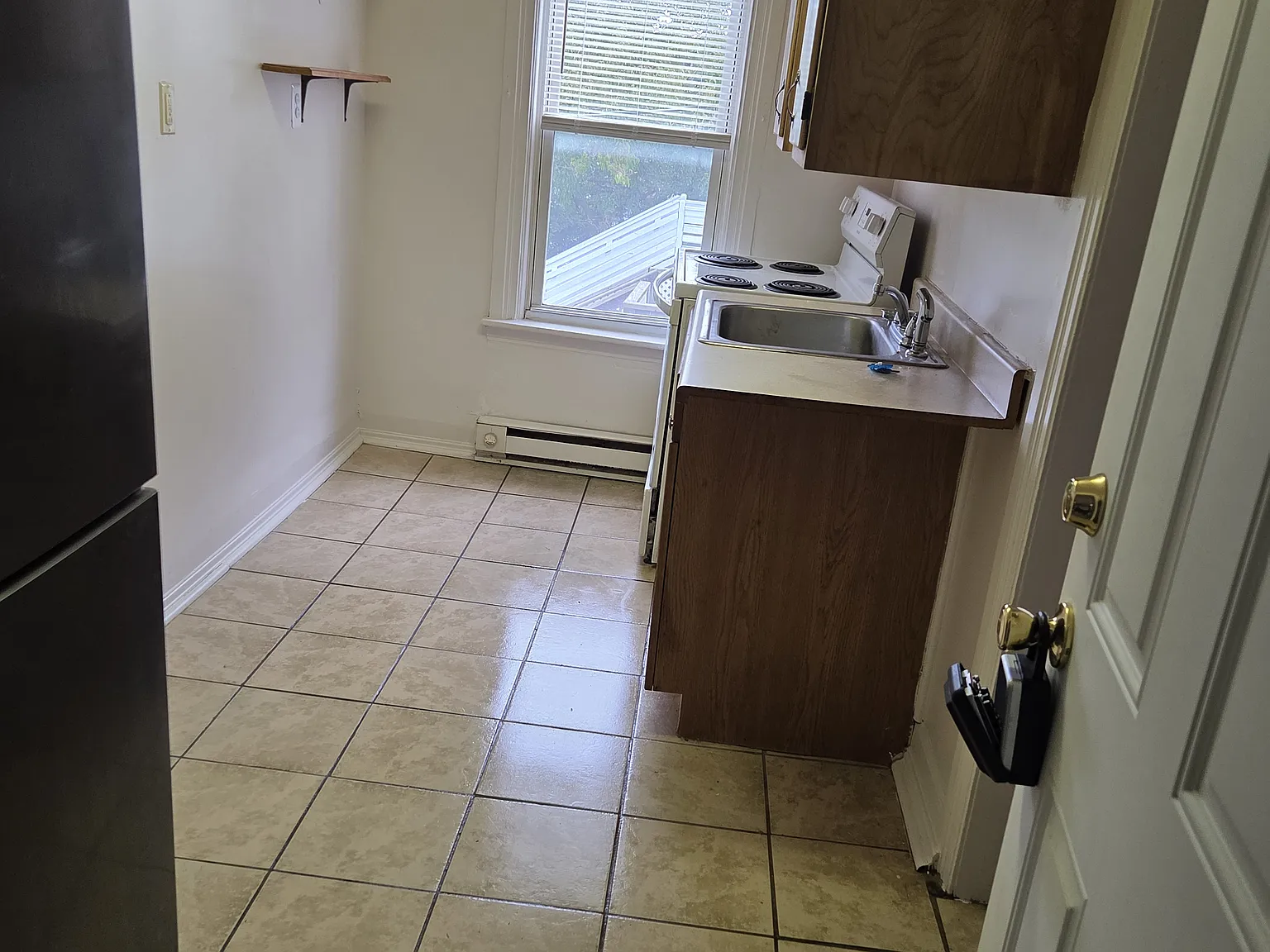 Studio, 300 sqft, $850 — Photo 1
