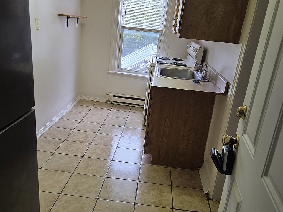 1st image of 139 Summit Ave #4