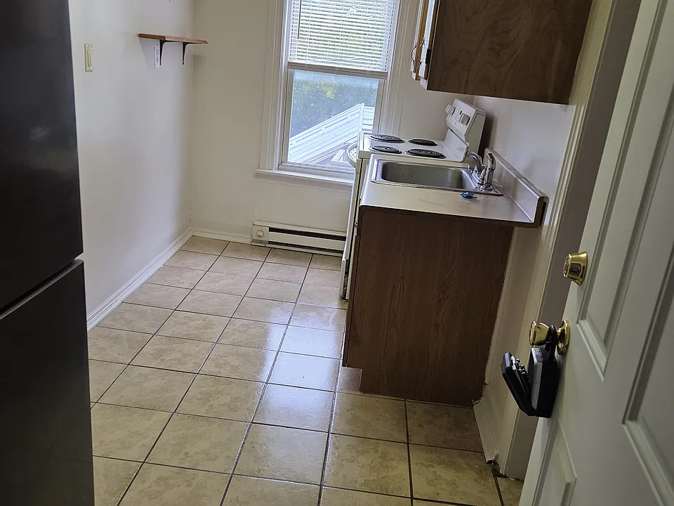 139 Summit Ave #4