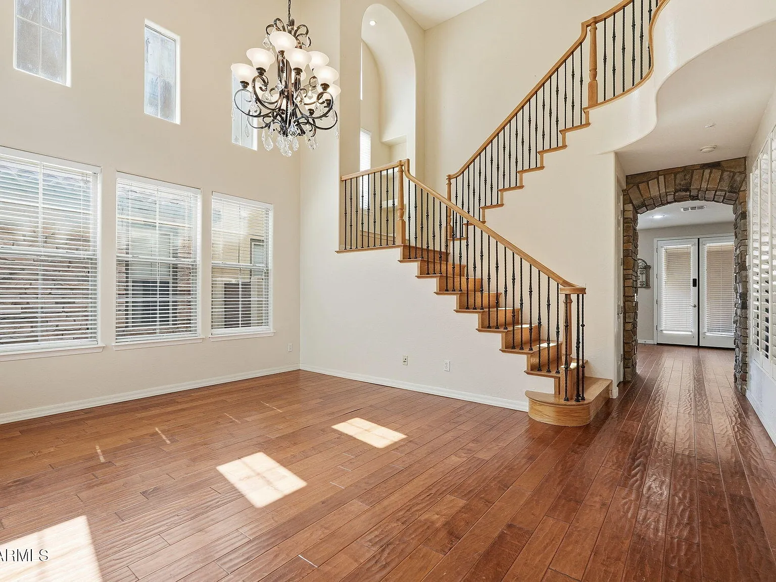 5 bed, 2762 sqft, $4,400 — Photo 4