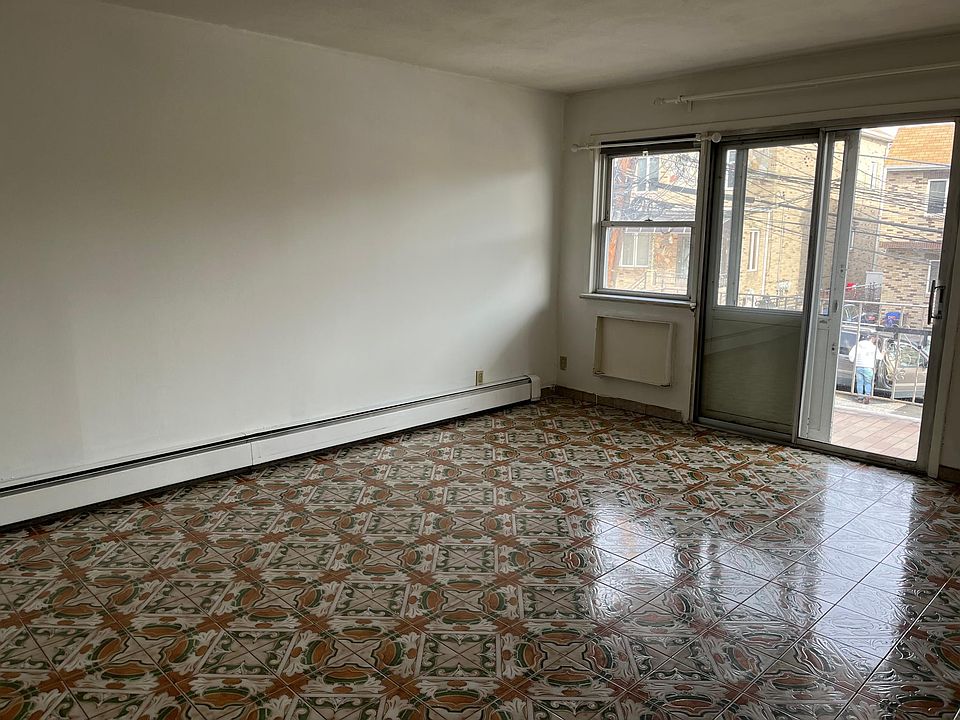 2nd image of 53 46th St #2