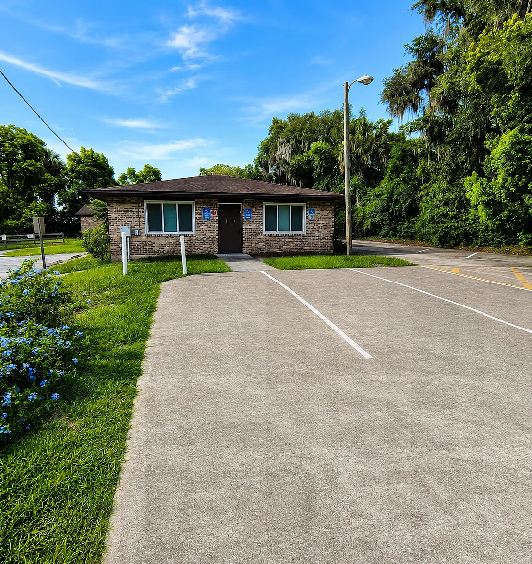 12 bed, 4200 sqft, $850 — Photo 1