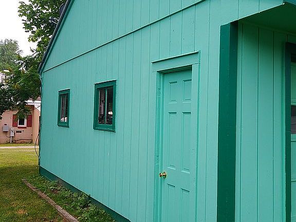 Garage with electricity
