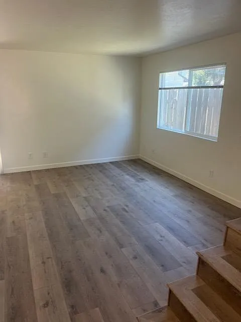3 bed, 2.5 bath, 1400 sqft, $3,300 — Photo 3