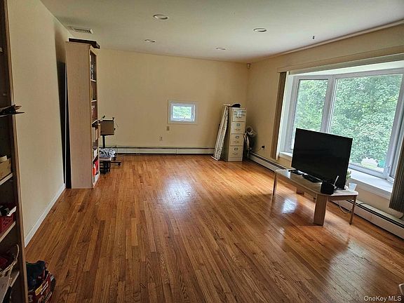 4th image of 21 VERPLANCK Avenue