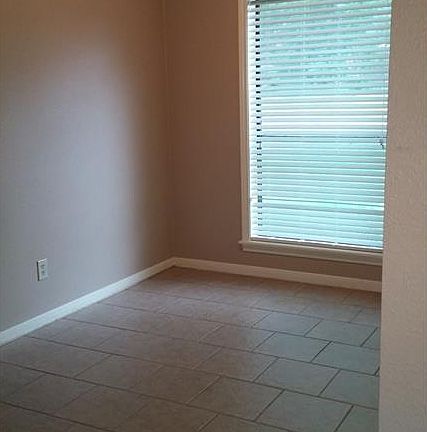 3rd image of 3705 Valley Oaks Dr