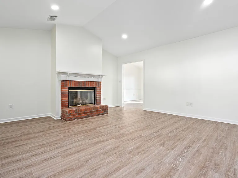 2187 Herndon St — Photo 5