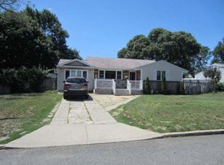 3 Hunter Ln, Centereach, NY 11720