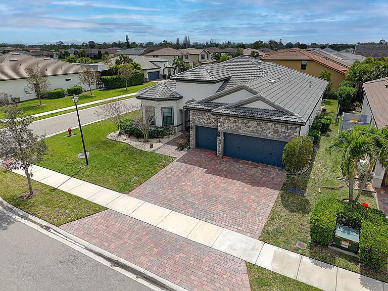 8324 Pedigree Cir — Photo 47