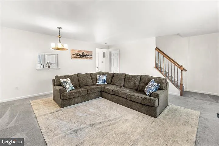 3 bed, 2.5 bath, 1220 sqft, $2,000 — Photo 4