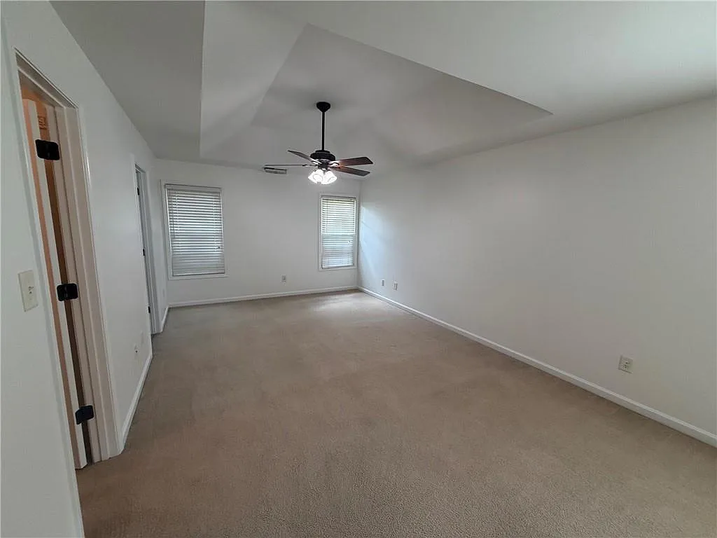 4 bed, 2.0 bath, 2057 sqft, $2,295 — Photo 3