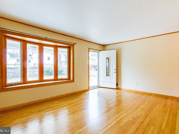 3rd image of 13720 Smallwood Ct