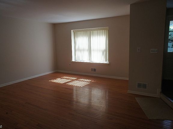 5th image of 46 Oriole Dr