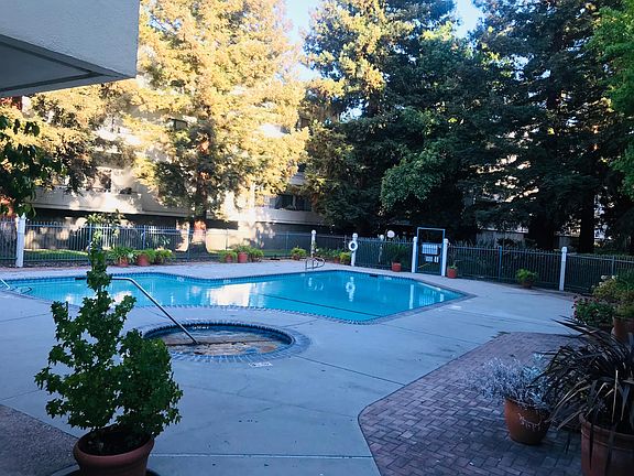Community swimming pool & spa