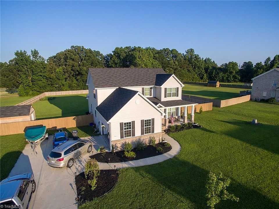 1st image of 703 Commons Dr