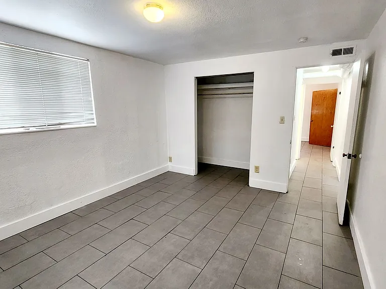 111 E Plum St — Photo 31