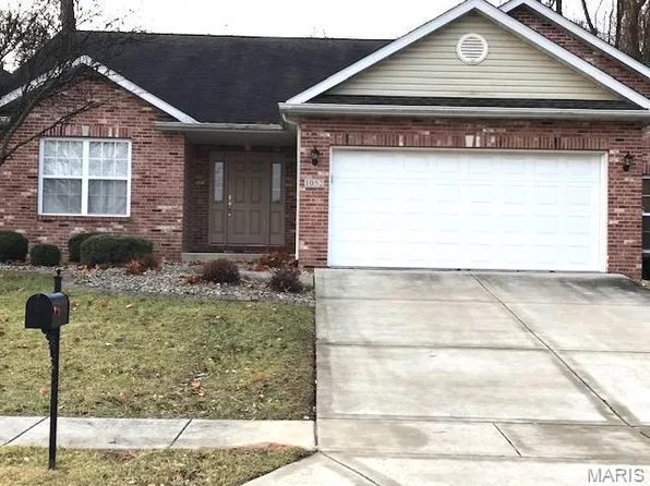 1050 Notting Hill Ct, Collinsville, IL 62234