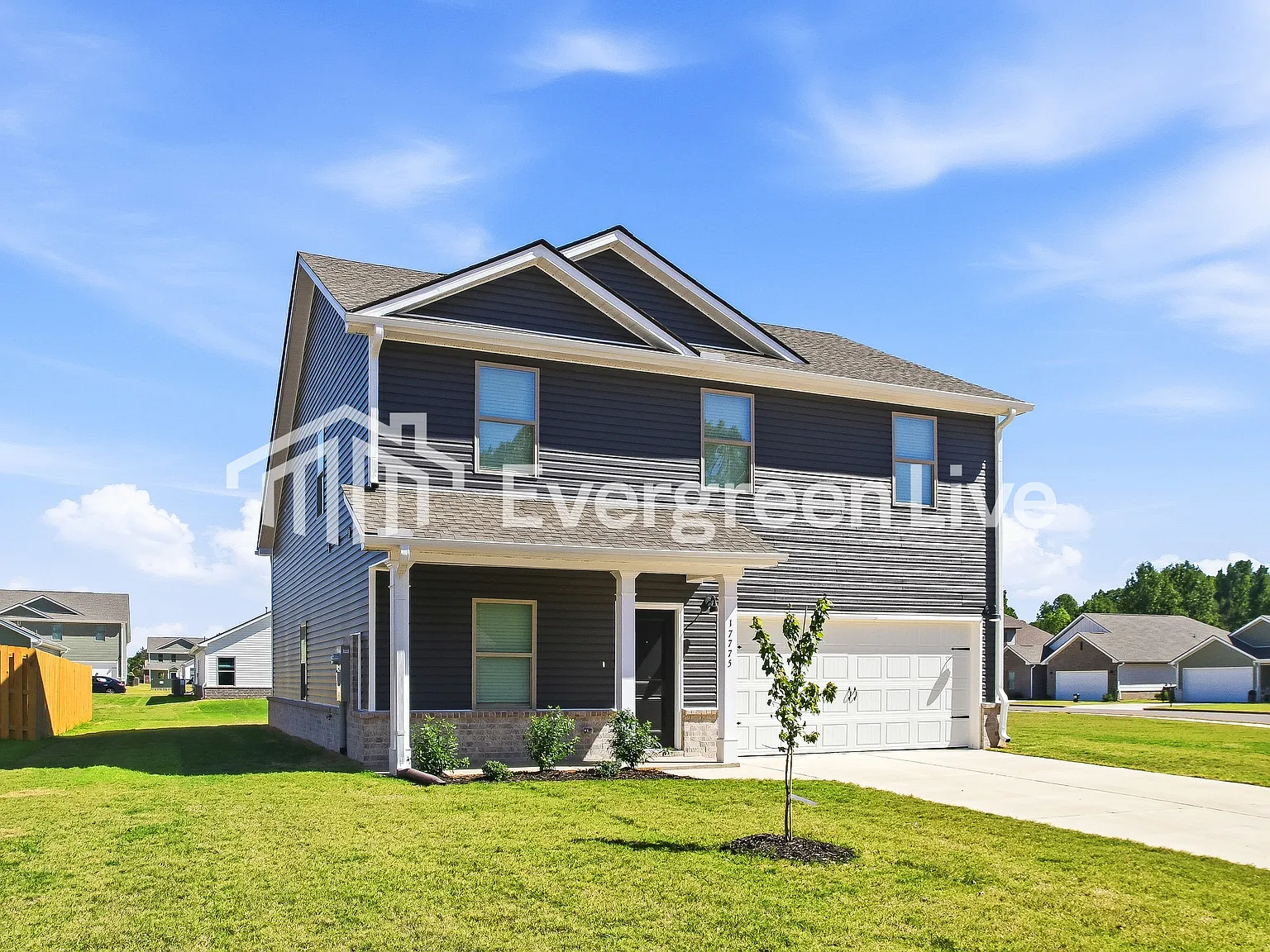 4 bed, 2.5 bath, 1891 sqft, $1,795 — Photo 2