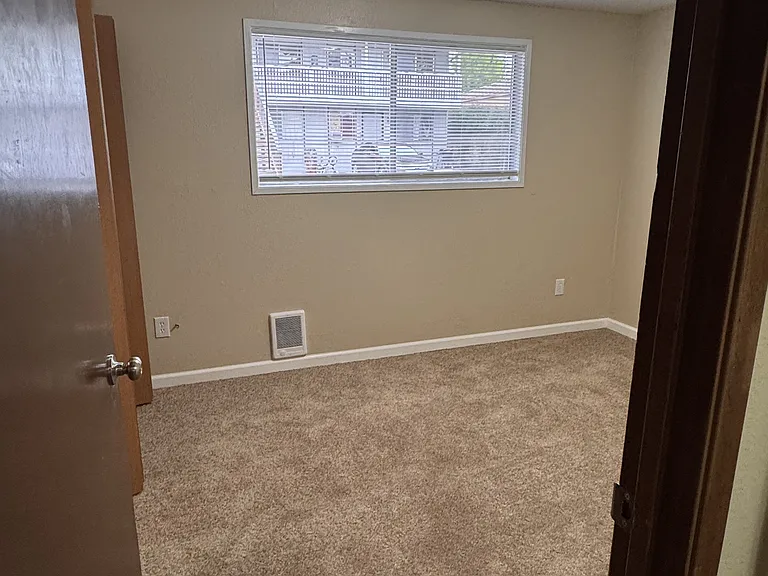 427 Hewitt Ave #9 — Photo 7