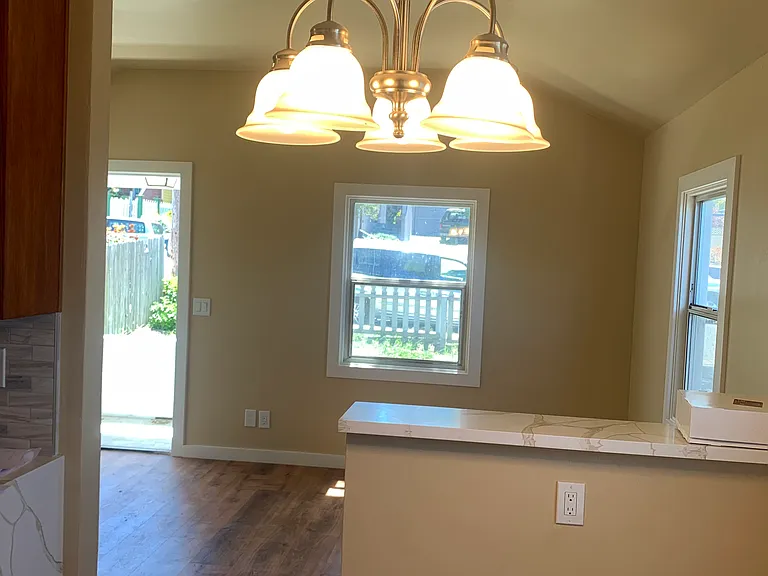 730 Lily St — Photo 3